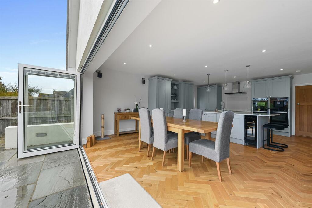 4 bedroom detached house for sale in Station Road, Hatfield Peverel