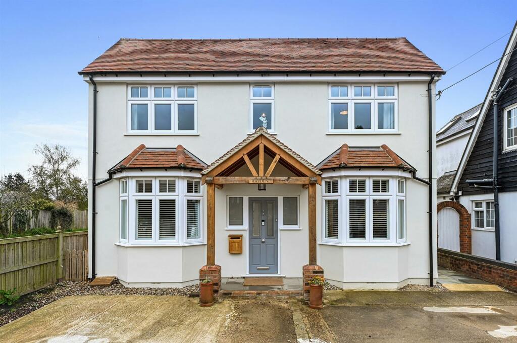 4 bedroom detached house for sale in Station Road, Hatfield Peverel