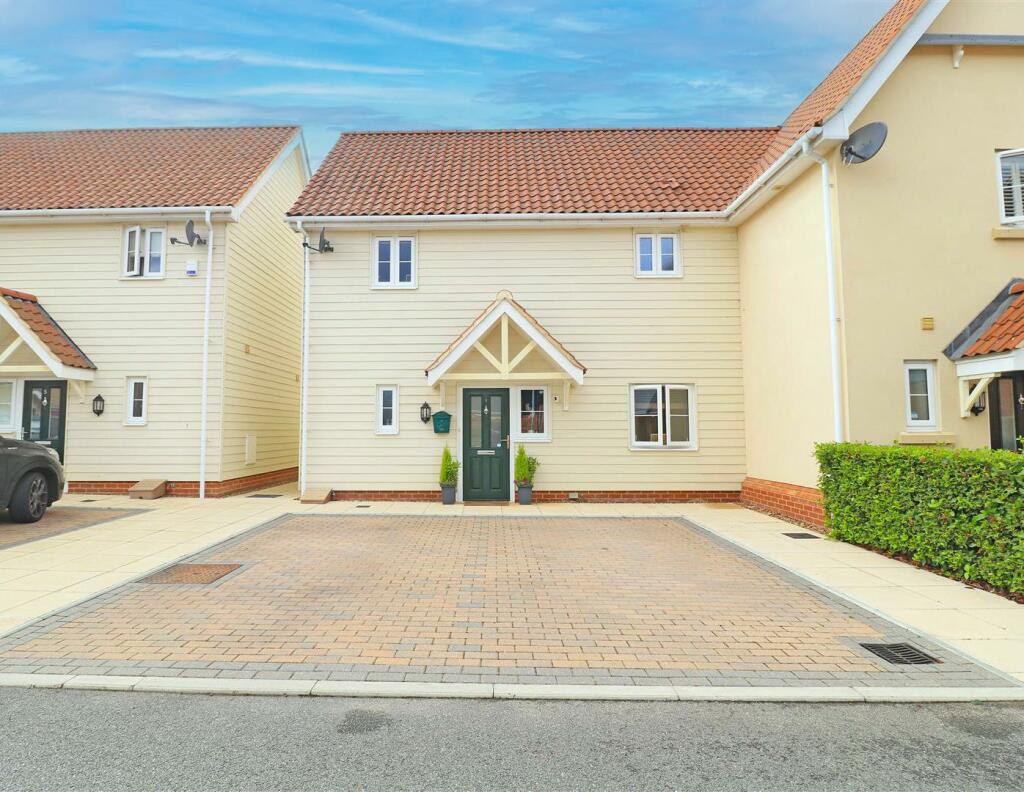 2 bedroom semidetached house for sale in Elder Road, Latchingdon, CM3