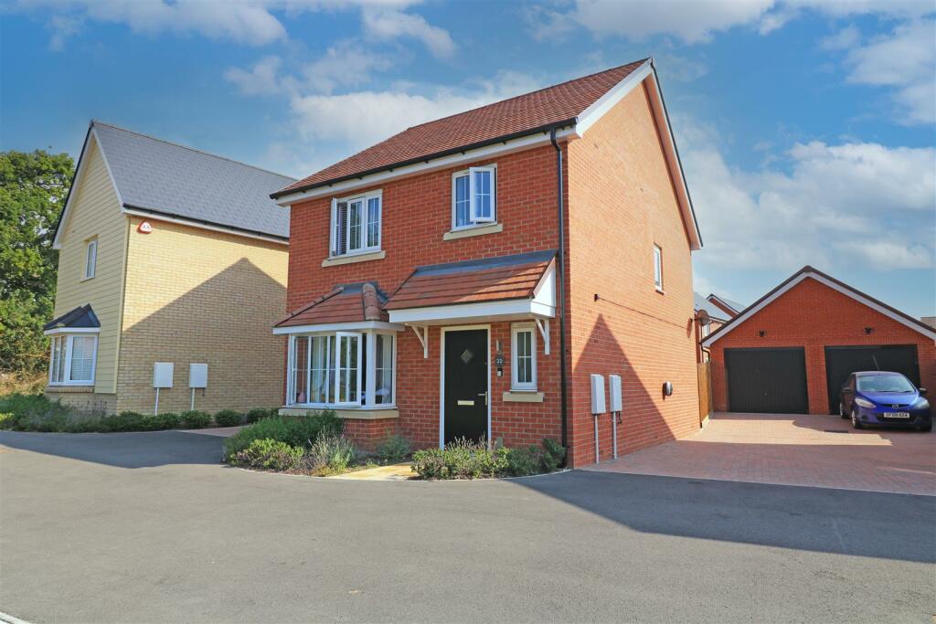 3 bedroom detached house for sale in Priory Grange, Hatfield Peverel, CM3