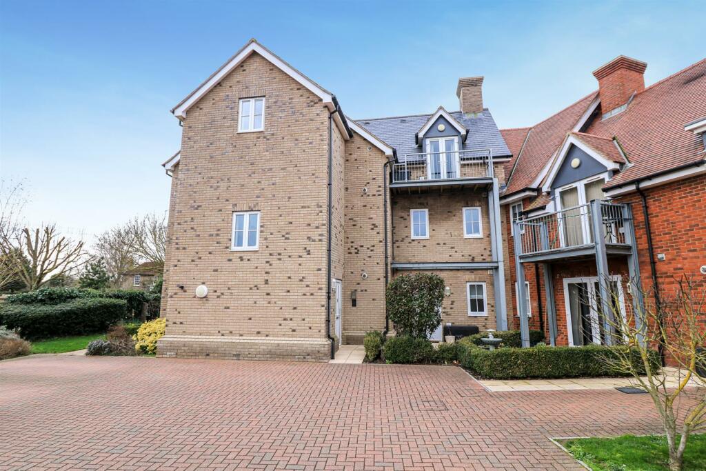 2 bedroom flat for sale in Church Road, Boreham, Chelmsford, CM3