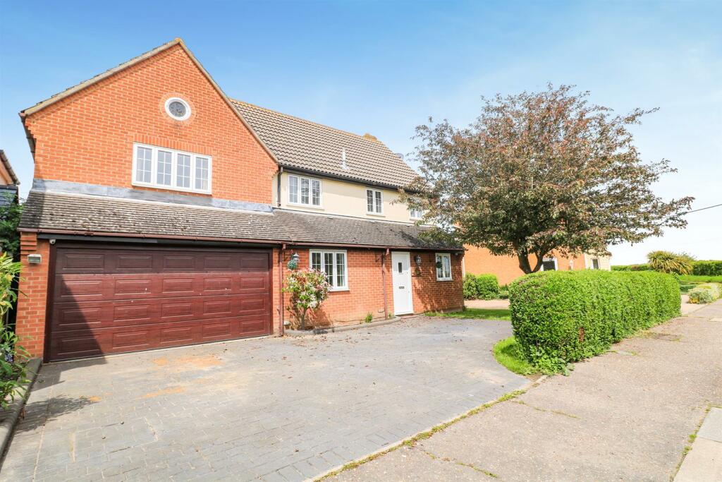 5 bedroom detached house for sale in Nounsley Road, Chelmsford, CM3