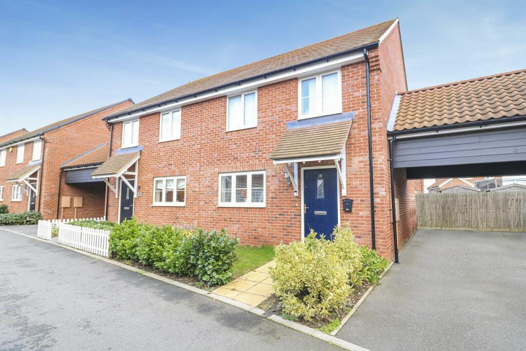 3 bedroom semidetached house for sale in Orchard Way, Boreham, CM3