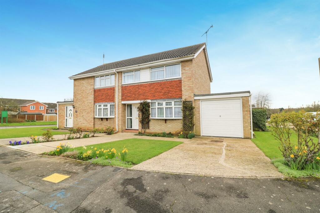 3 bedroom semidetached house for sale in Briarswood, Chelmsford, CM1
