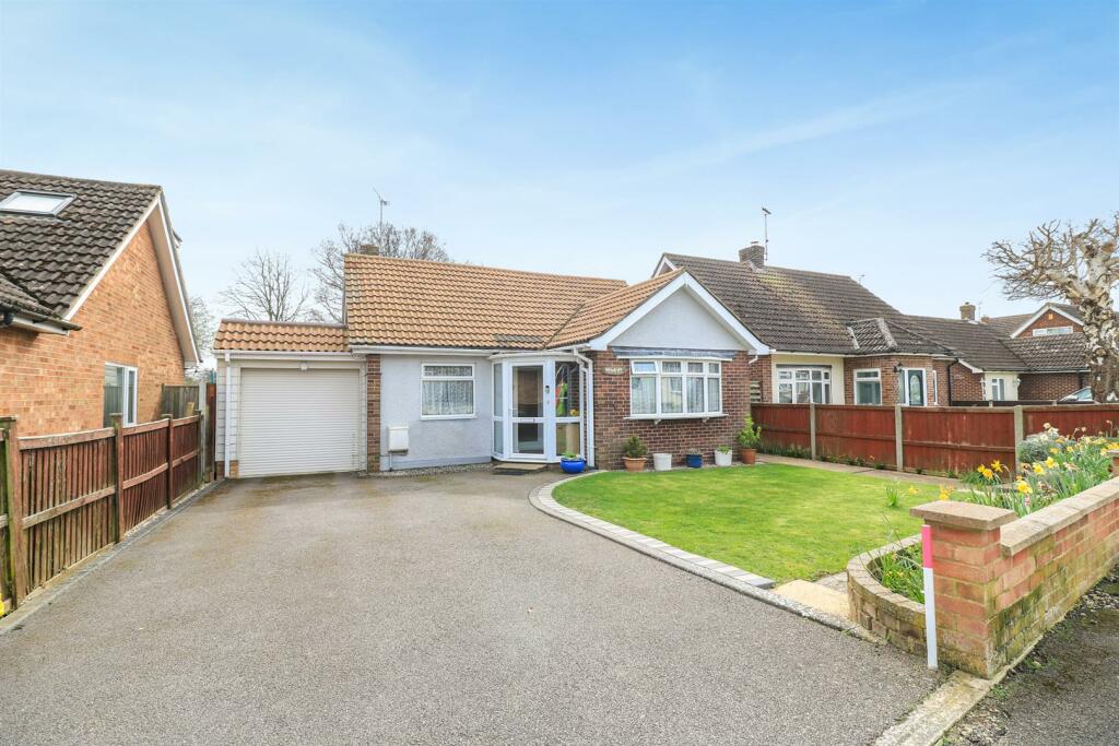 2 bedroom detached bungalow for sale in Haselfoot Road, Boreham, Chelmsford, CM3