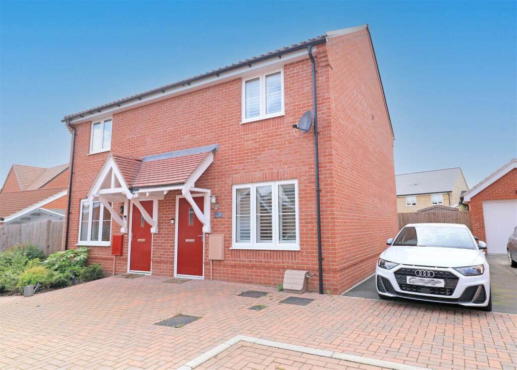 2 bedroom semidetached house for sale in Orchard Way, Boreham