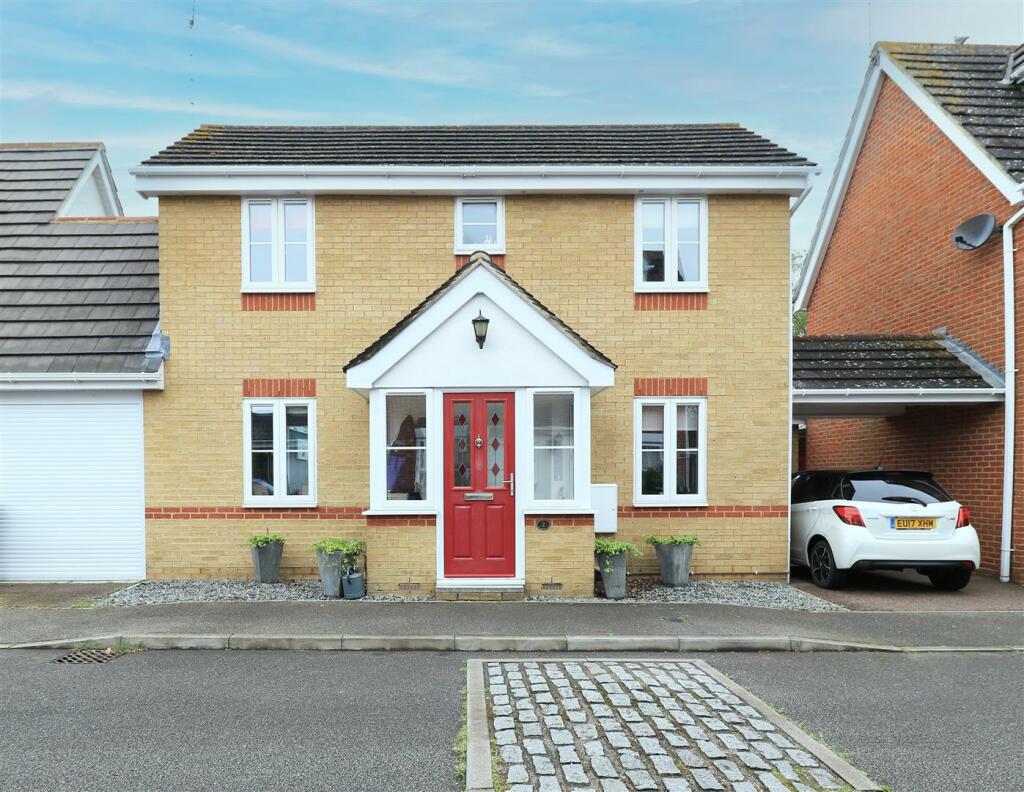 2 bedroom detached house for sale in Yonge Close, Boreham, Chelmsford, CM3