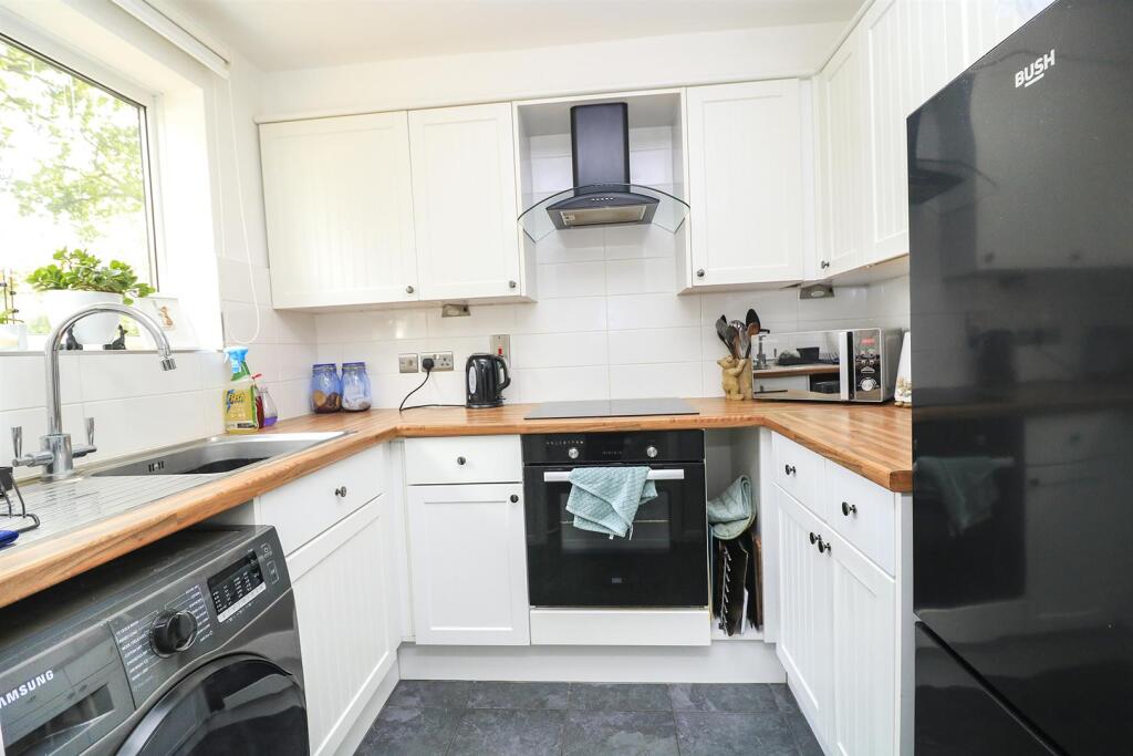 Additional property image - Elizabeth Way, Hatfield Peverel