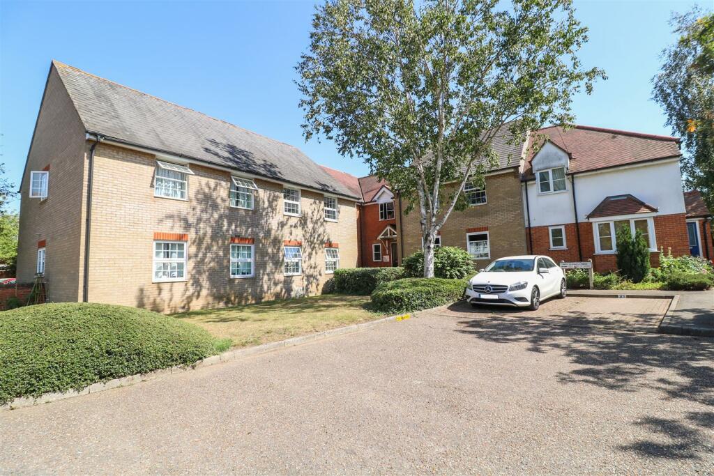 2 bedroom flat for sale in Shearers Way, Boreham, CM3