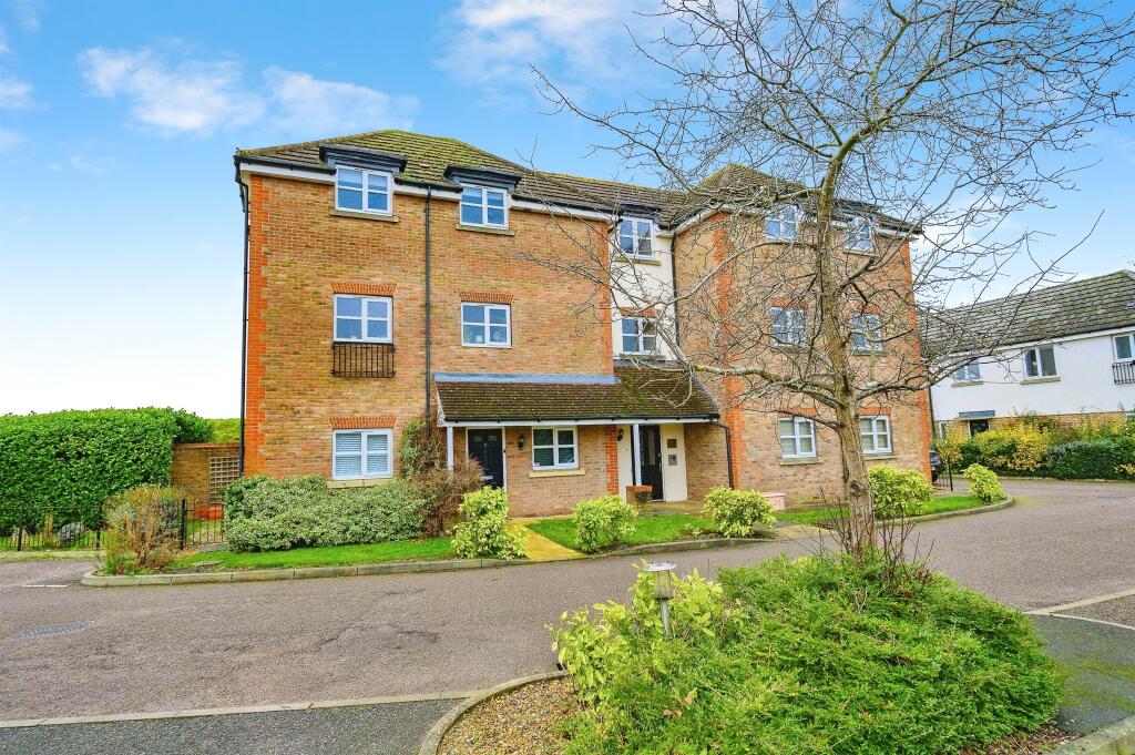 Main image of property: Summerleas Close, HEMEL HEMPSTEAD