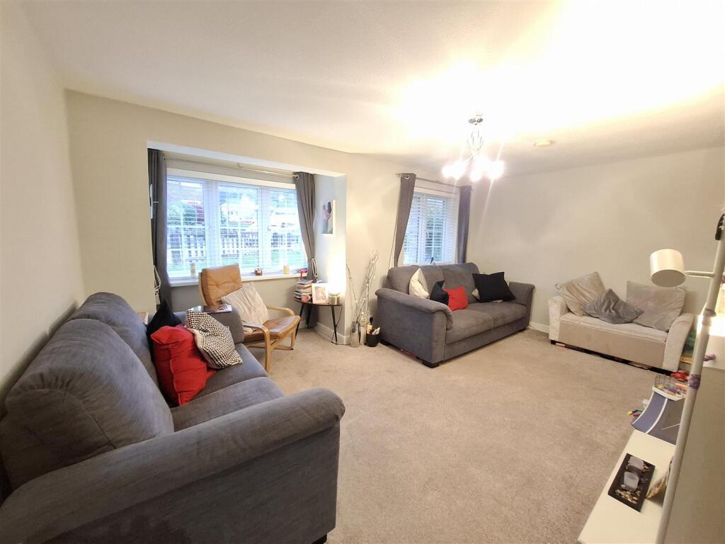 Main image of property: Marlins Turn, HEMEL HEMPSTEAD