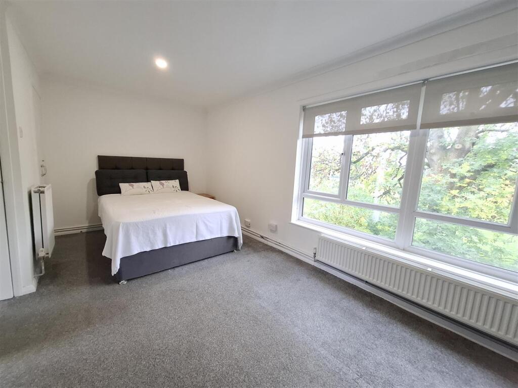 Main image of property: Stoneycroft, HEMEL HEMPSTEAD
