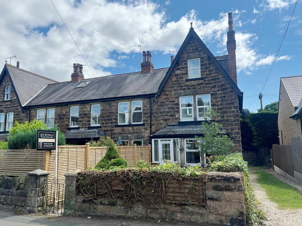 3 bedroom terraced house for sale in Wedderburn Road, Harrogate, HG2