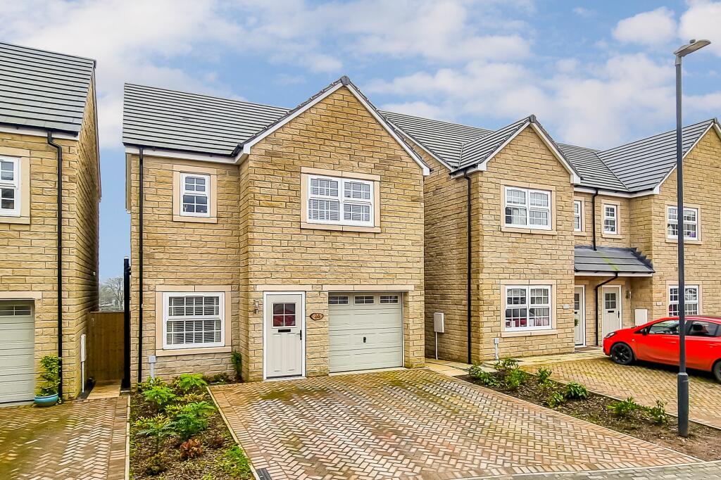 3 bedroom detached house for sale in Regency Place, West Tanfield, HG4