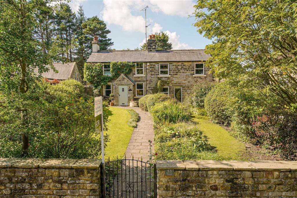 3 bedroom cottage for sale in Park View, Kirkby Overblow, North Yorkshire, HG3 3 bedroom cottage for sale in Park View, Kirkby Overblow, North Yorkshire, HG3