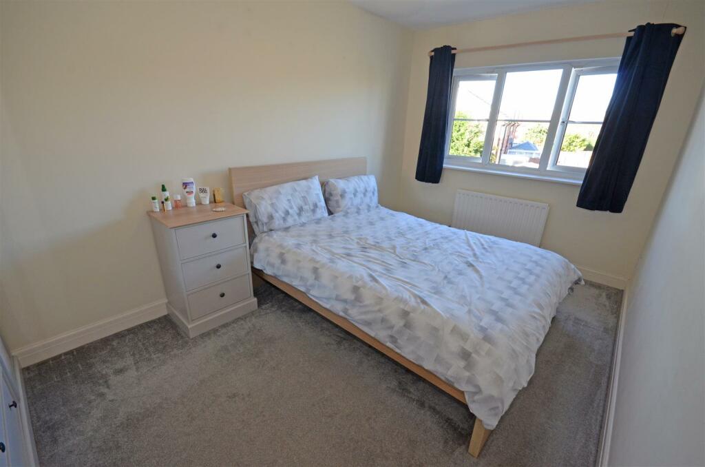 3 bedroom mews property for sale in Durham Close, Richmond Park