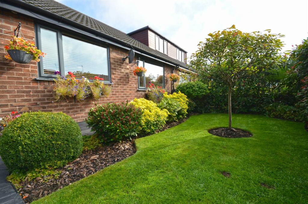 3 bedroom semidetached bungalow for sale in Westmorland Avenue