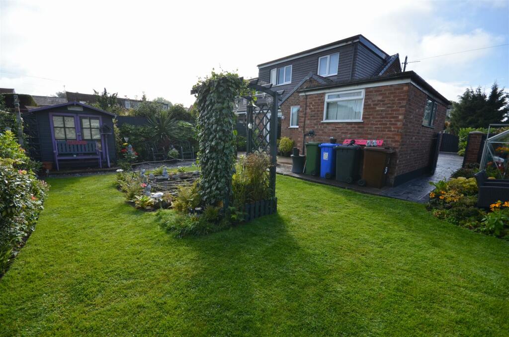 3 bedroom semidetached bungalow for sale in Westmorland Avenue