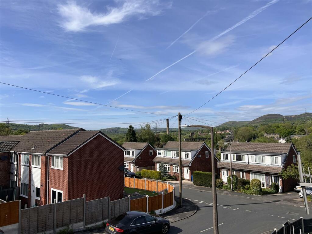 3 bedroom semidetached house for sale in Crantock Drive, Stalybridge, SK15