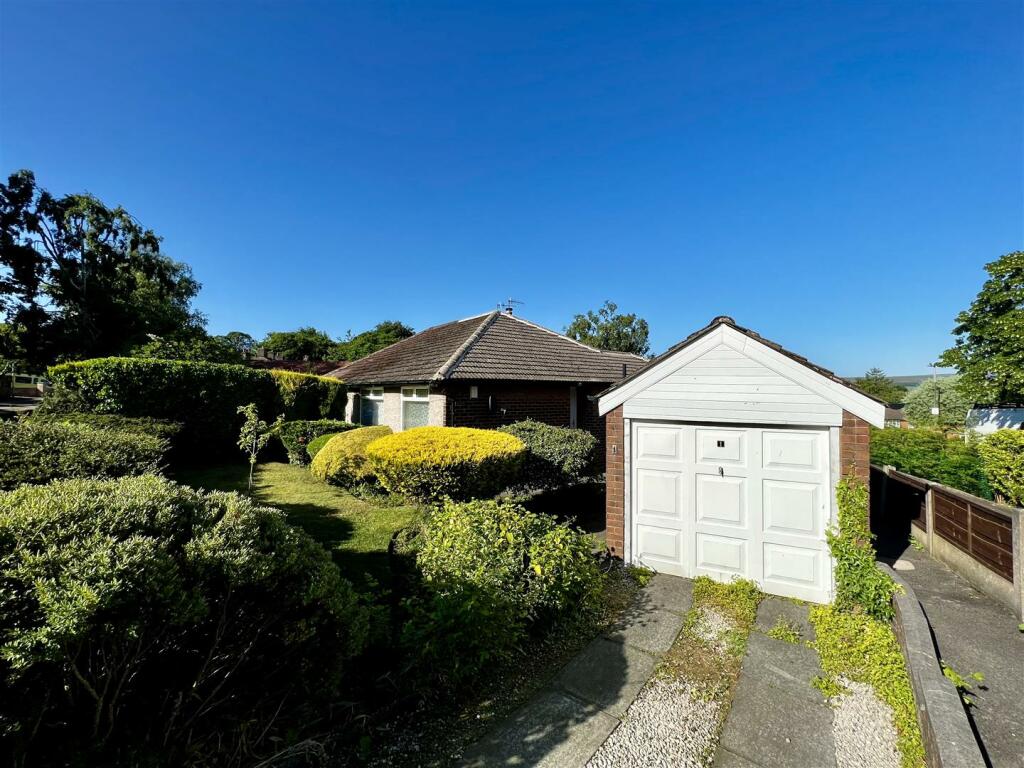 2 bedroom semidetached bungalow for sale in Old Hall Lane, Mottram