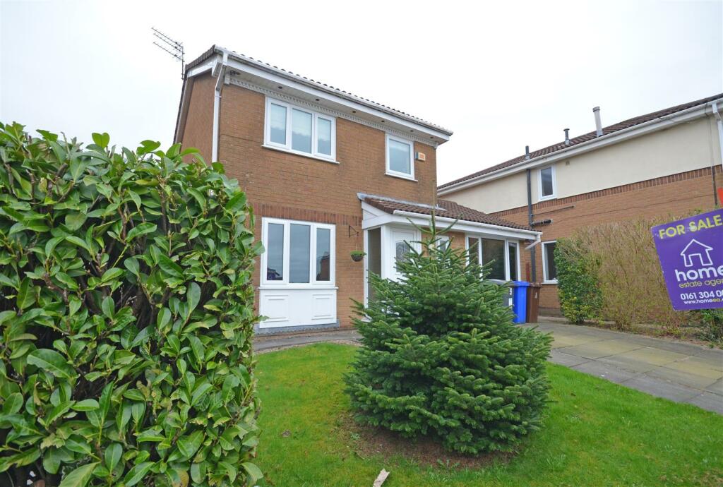 3 bedroom detached house for sale in Rosewood Close, Richmond Park