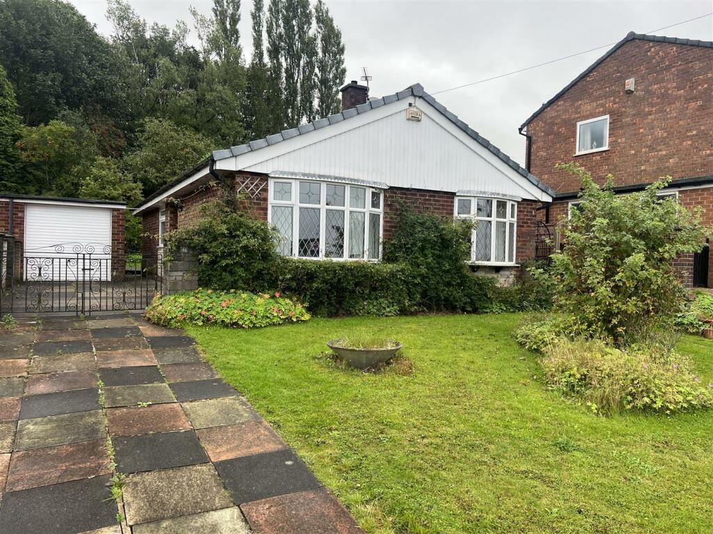 3 bedroom detached bungalow for sale in Salisbury Drive, Dukinfield, SK16