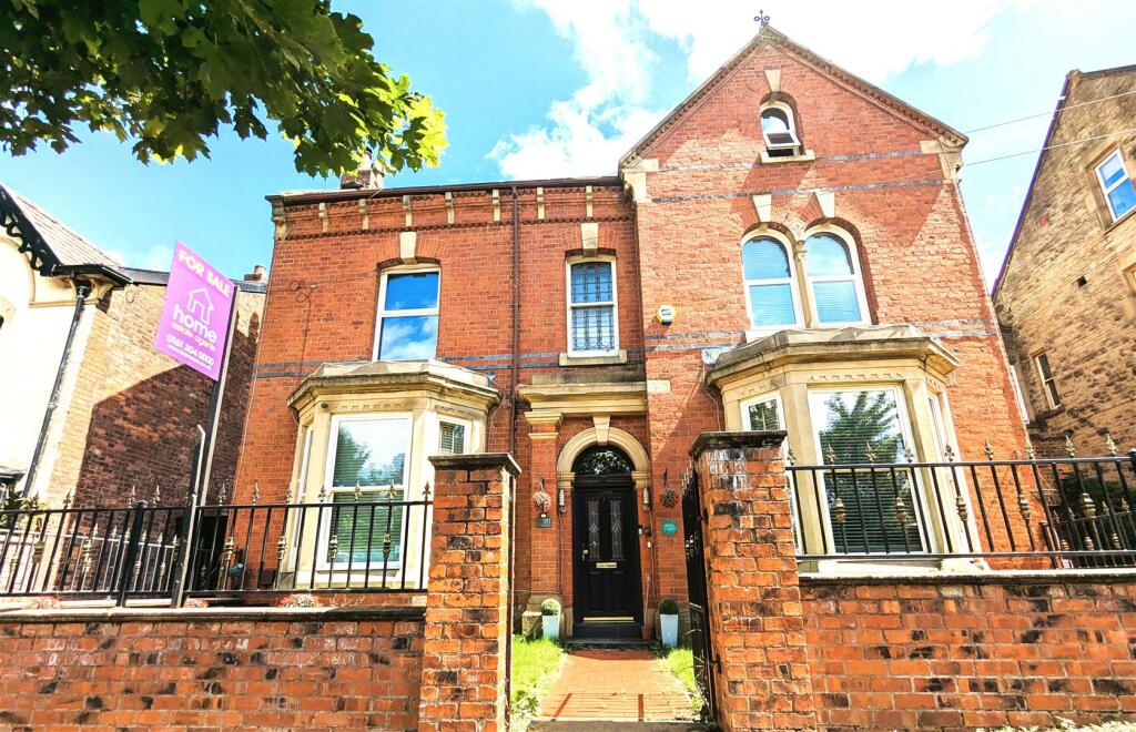 7 bedroom detached house for sale in Holly Bank, Mottram Road