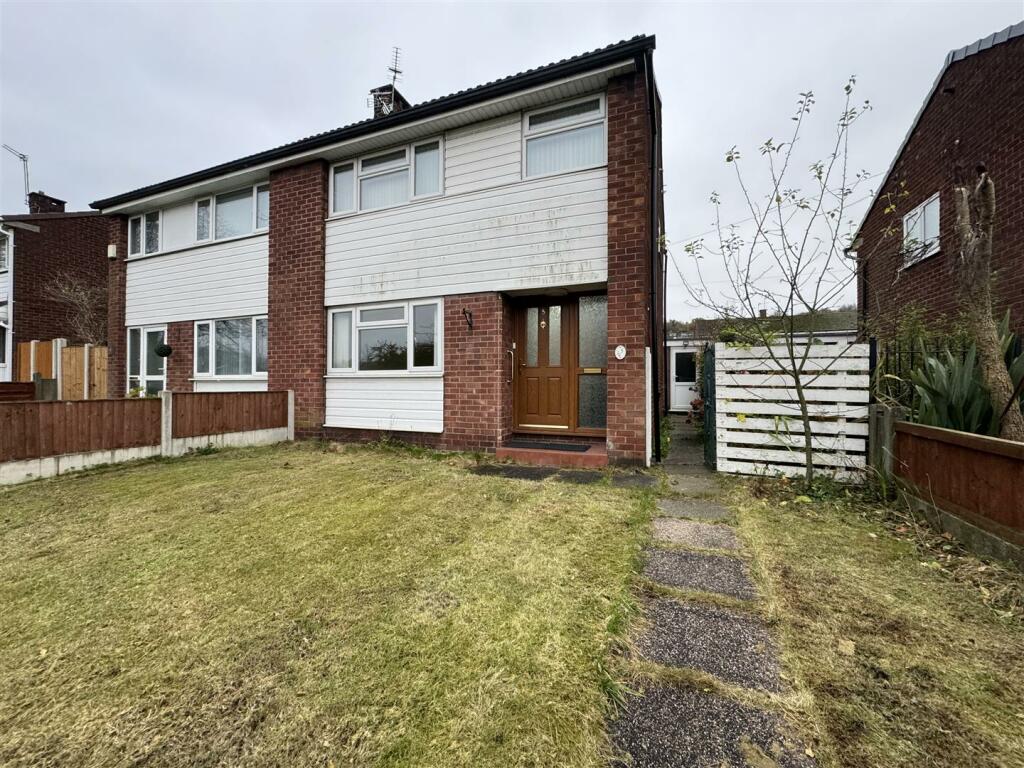 3 bedroom semidetached house for sale in South Walk, Stalybridge, SK15
