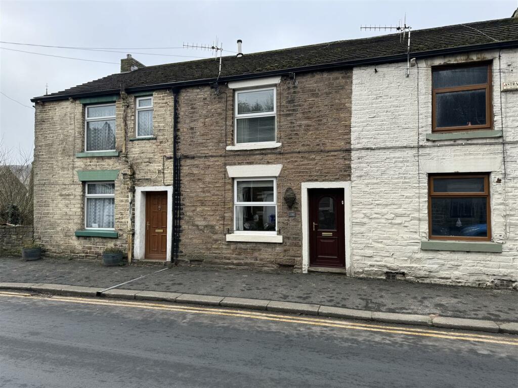 2 bedroom terraced house for sale in Stockport Road, Mossley, AshtonUnderLyne, OL5