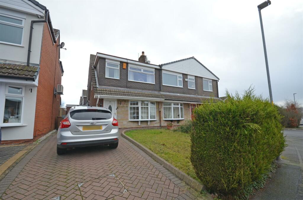 3 bedroom semidetached house for sale in Charlton Avenue, Newton, Hyde