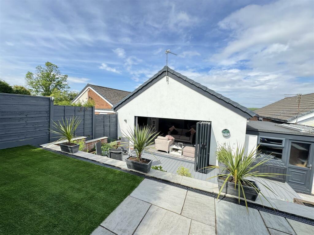 2 bedroom detached bungalow for sale in Kinder Fold, Stalybridge, SK15