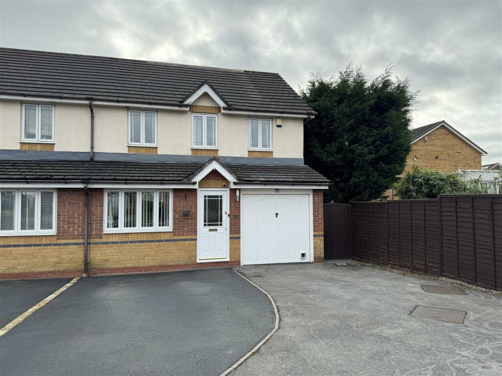 3 bedroom semidetached house for sale in Maplewood Grove, Stalybridge