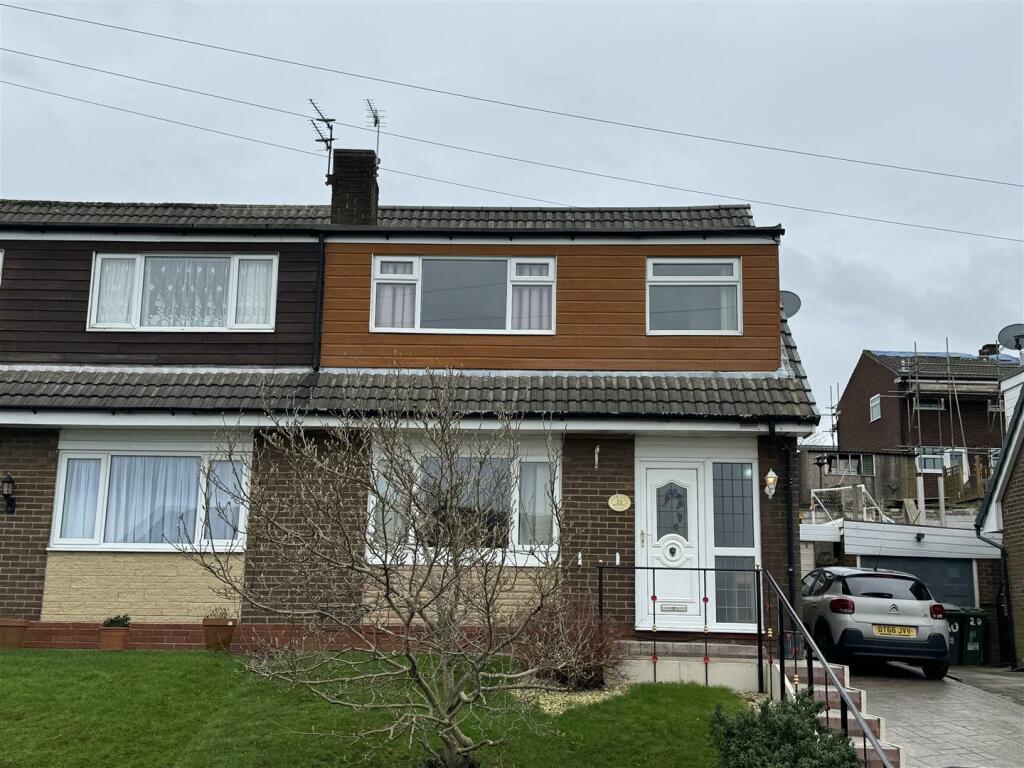 3 bedroom semidetached house for sale in Rose Hill, Stalybridge, SK15