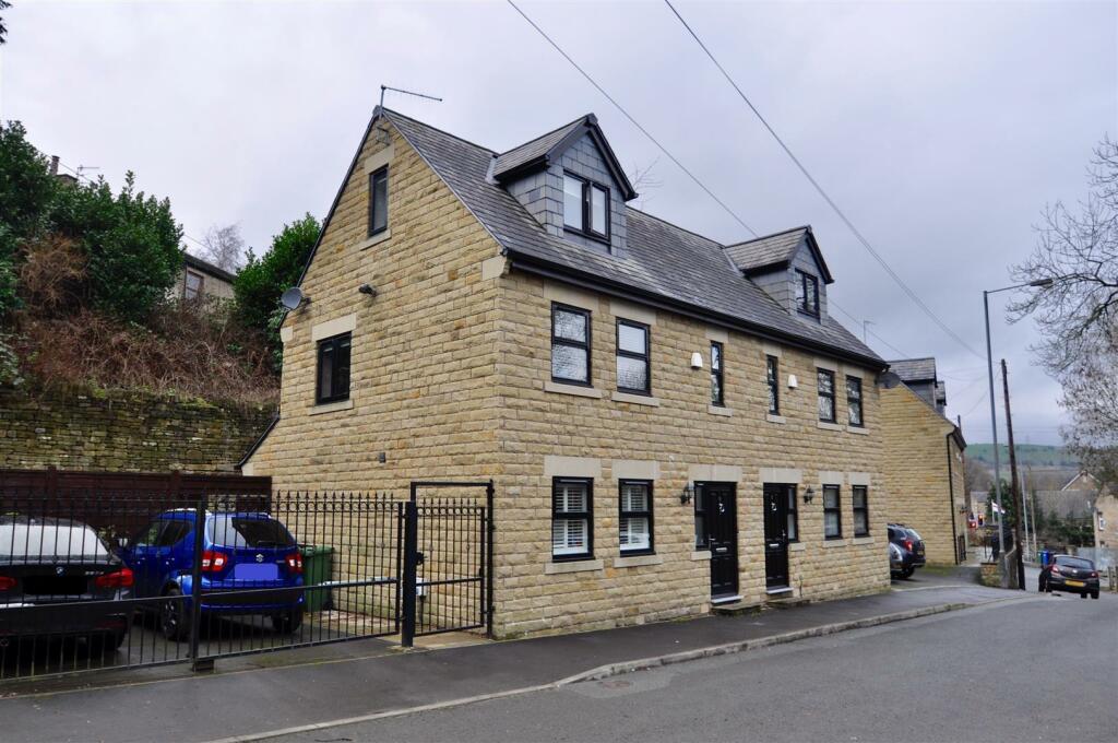 3 bedroom semidetached house for sale in Hartley Street, Millbrook