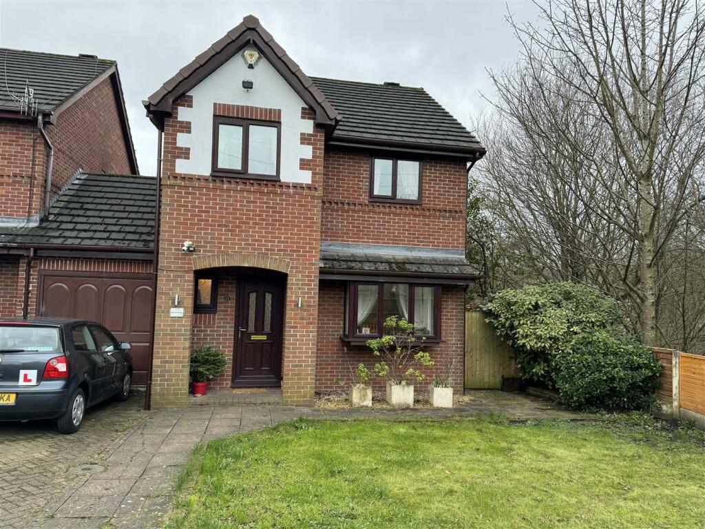 4 bedroom detached house for sale in Staley Hall Crescent, Stalybridge