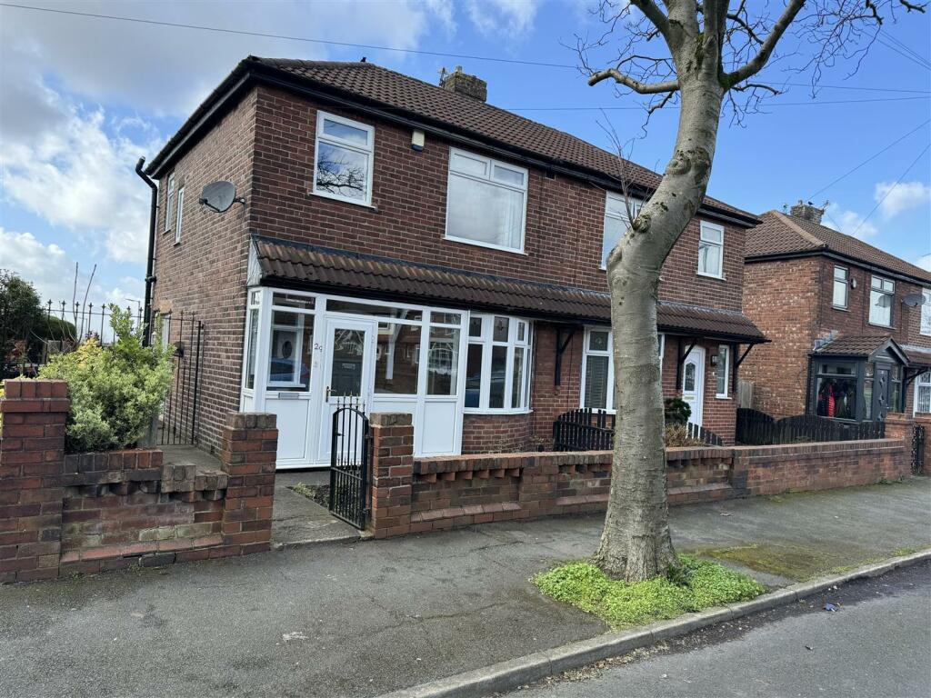 3 bedroom semidetached house for sale in Hurst Bank Road, AshtonUnder