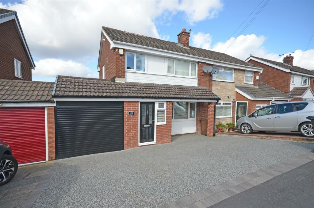 3 bedroom semidetached house for sale in Sunbury Close, Dukinfield, SK16