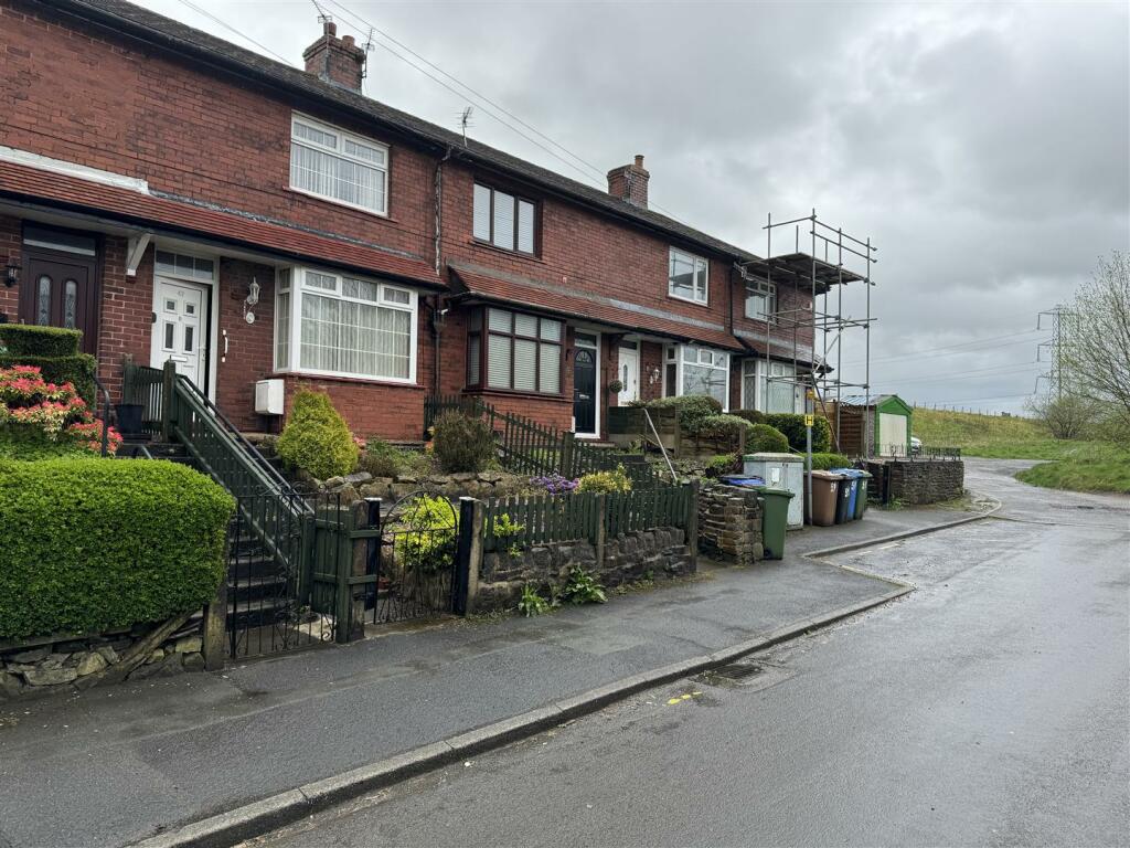 2 bedroom mews property for sale in Harridge Avenue, Stalybridge, SK15