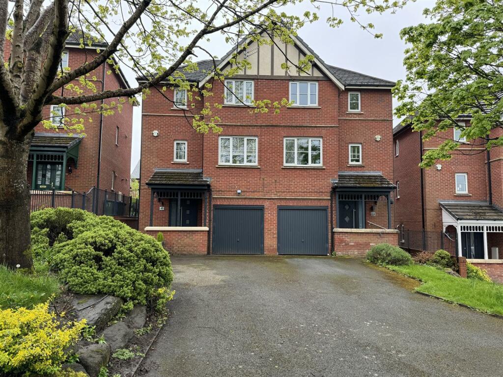 4 bedroom semidetached house for sale in Yew Tree Lane, Dukinfield, SK16