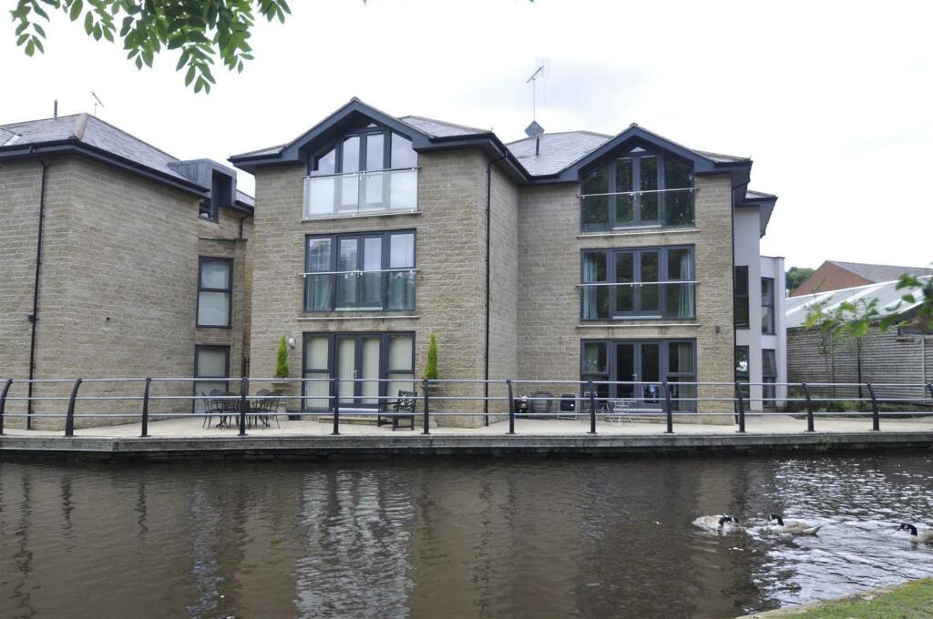 2 bedroom apartment for sale in Lockside View, Stalybridge, SK15