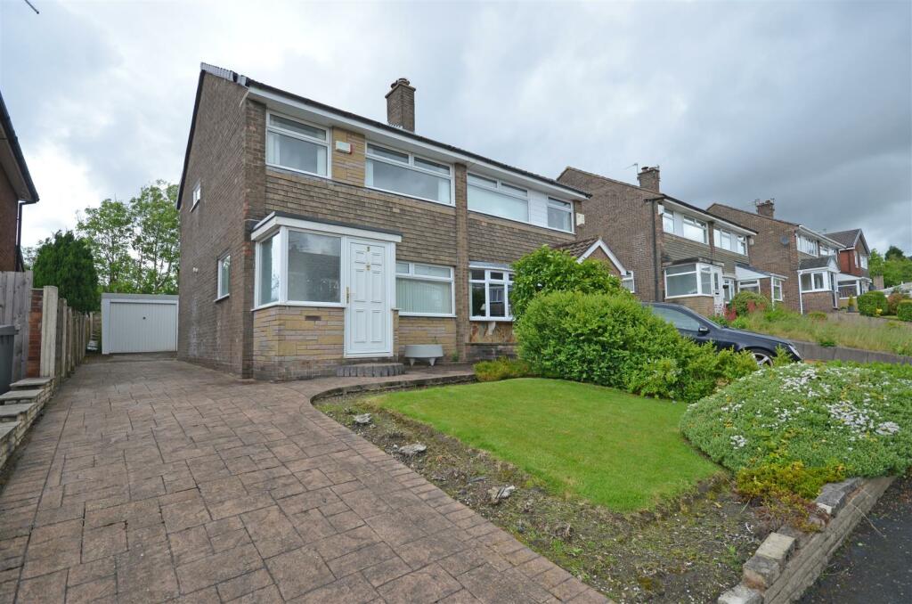 3 bedroom semidetached house for sale in Laycock Drive, Dukinfield, SK16