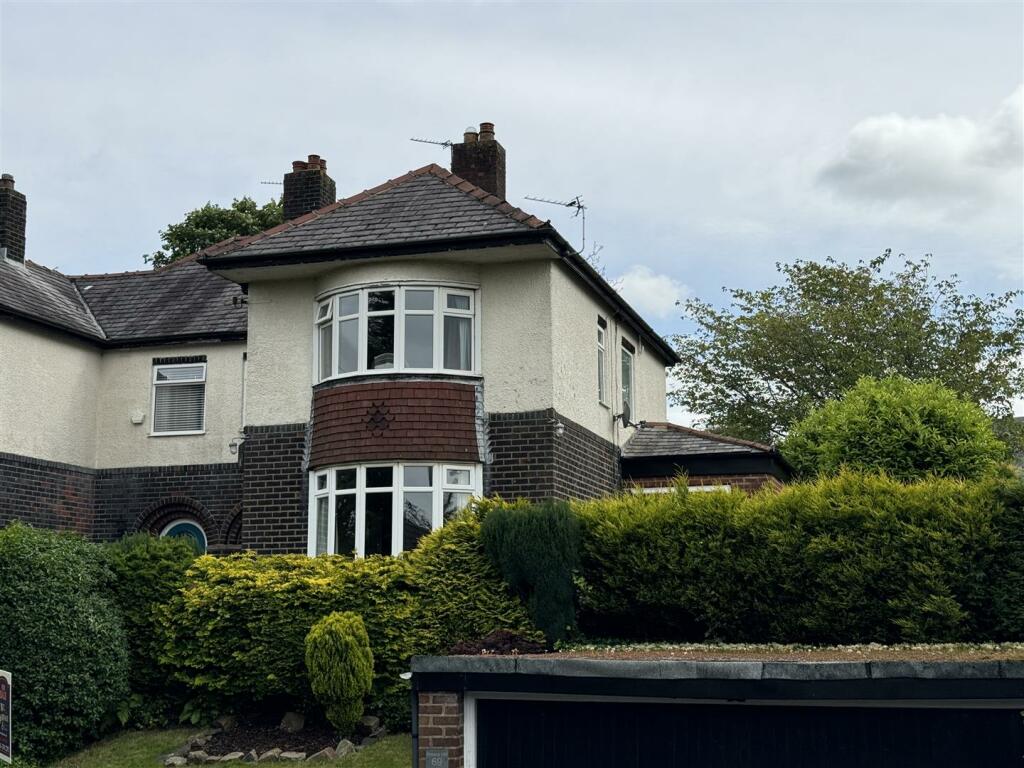 3 bedroom semidetached house for sale in Mottram Old Road, Stalybridge, SK15