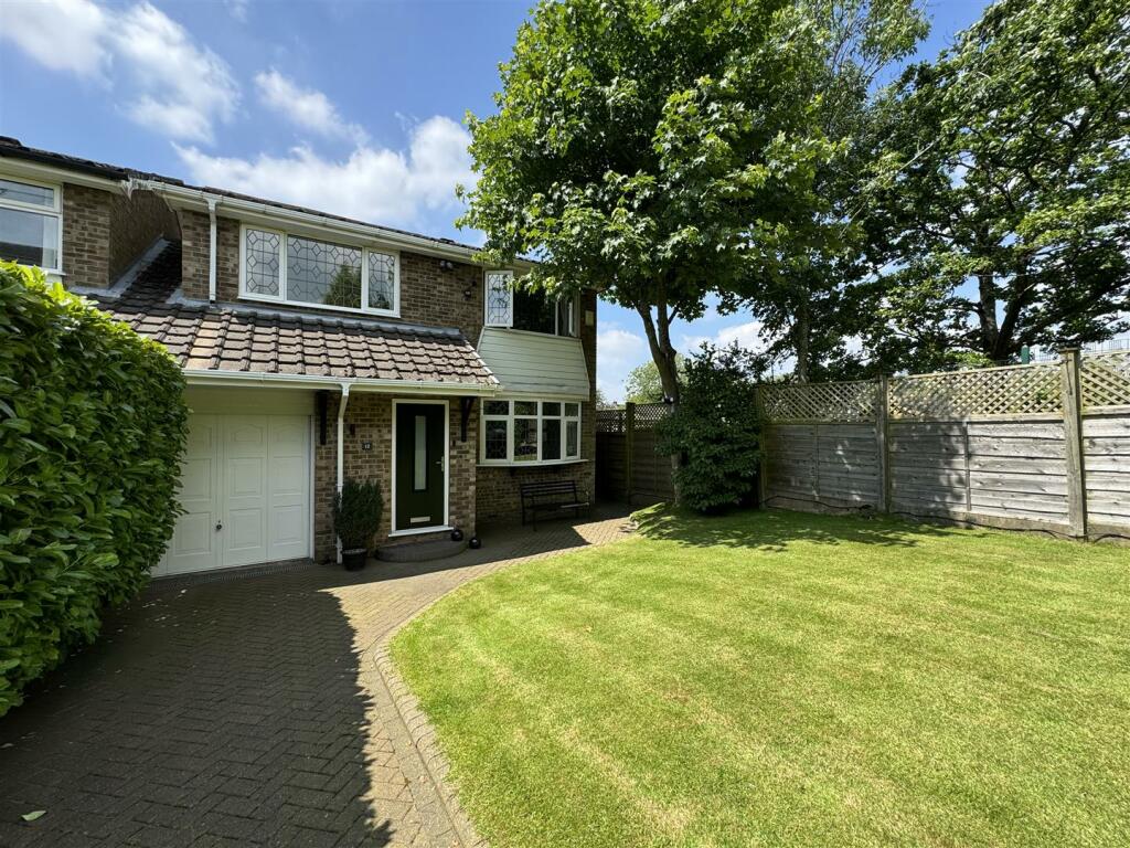 4 bedroom link detached house for sale in Rookery Close, Stalybridge, SK15