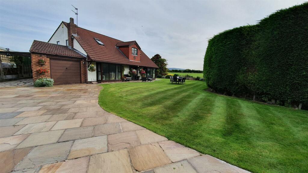 4 bedroom detached house for sale in Hyde Street, Littlemoss, Droylsden