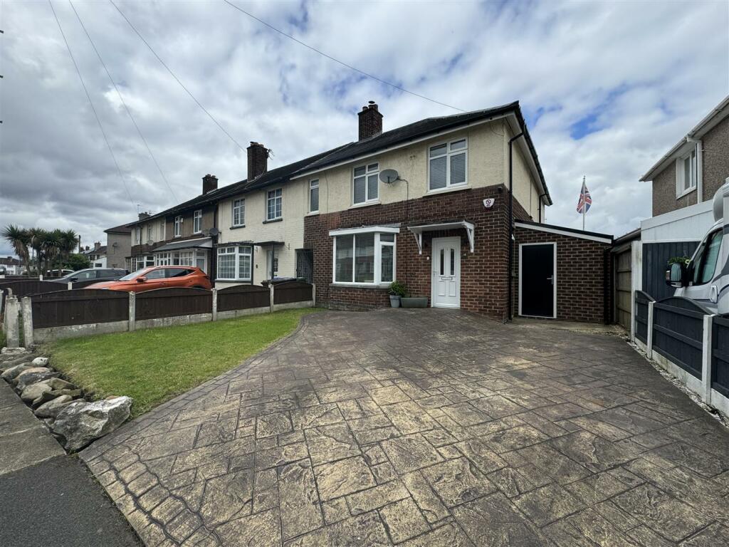 4 bedroom semidetached house for sale in Lismore Road, Dukinfield, SK16