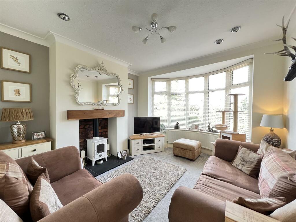 3 bedroom semidetached house for sale in Huddersfield Road, Carrbrook