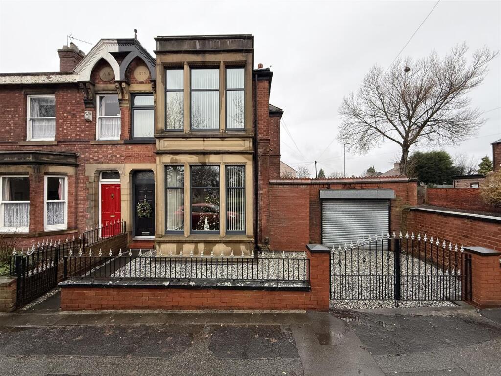 Main image of property: Taunton Road, Ashton-Under-Lyne