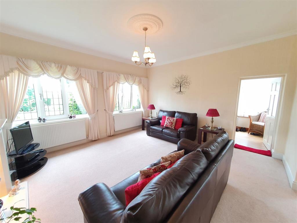 2 bedroom detached bungalow for sale in Edge Lane, Mottram, Hyde, SK14