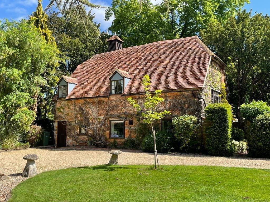 Main image of property: Manor Farm Lane, East Hagbourne