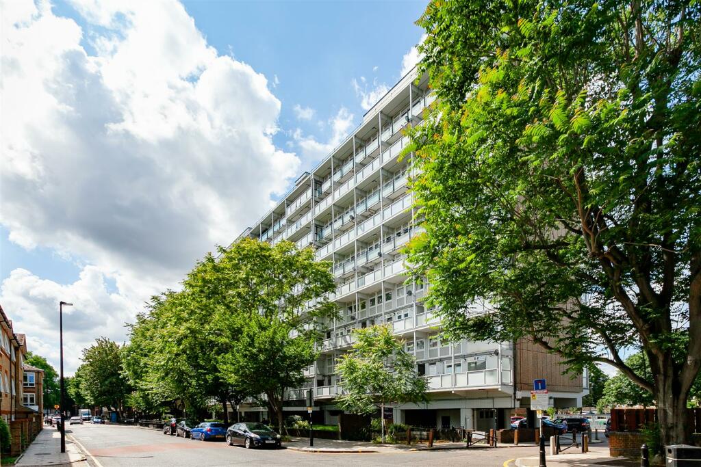 2 bedroom flat for sale in Withy House, Globe Road, London, E1